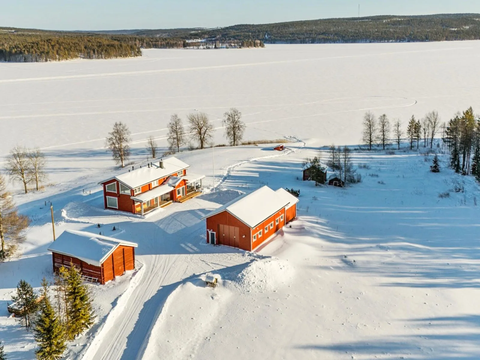 Villa Lehtoniemi on a snow-covered plain beside the frozen lake
